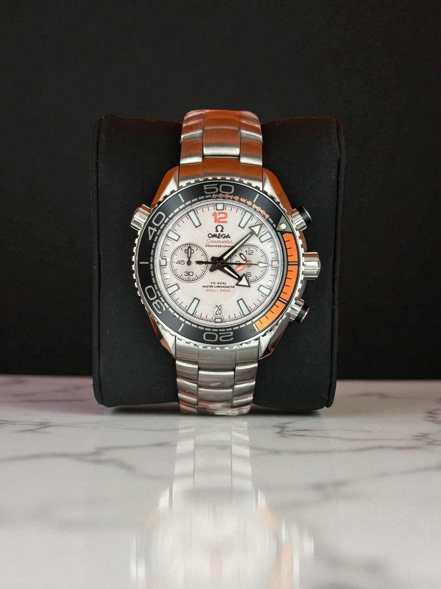 Omega Seamaster Planet Ocean 600M Co-Axial Master Chronometer Chronograph – Beyaz Kadran / Turuncu