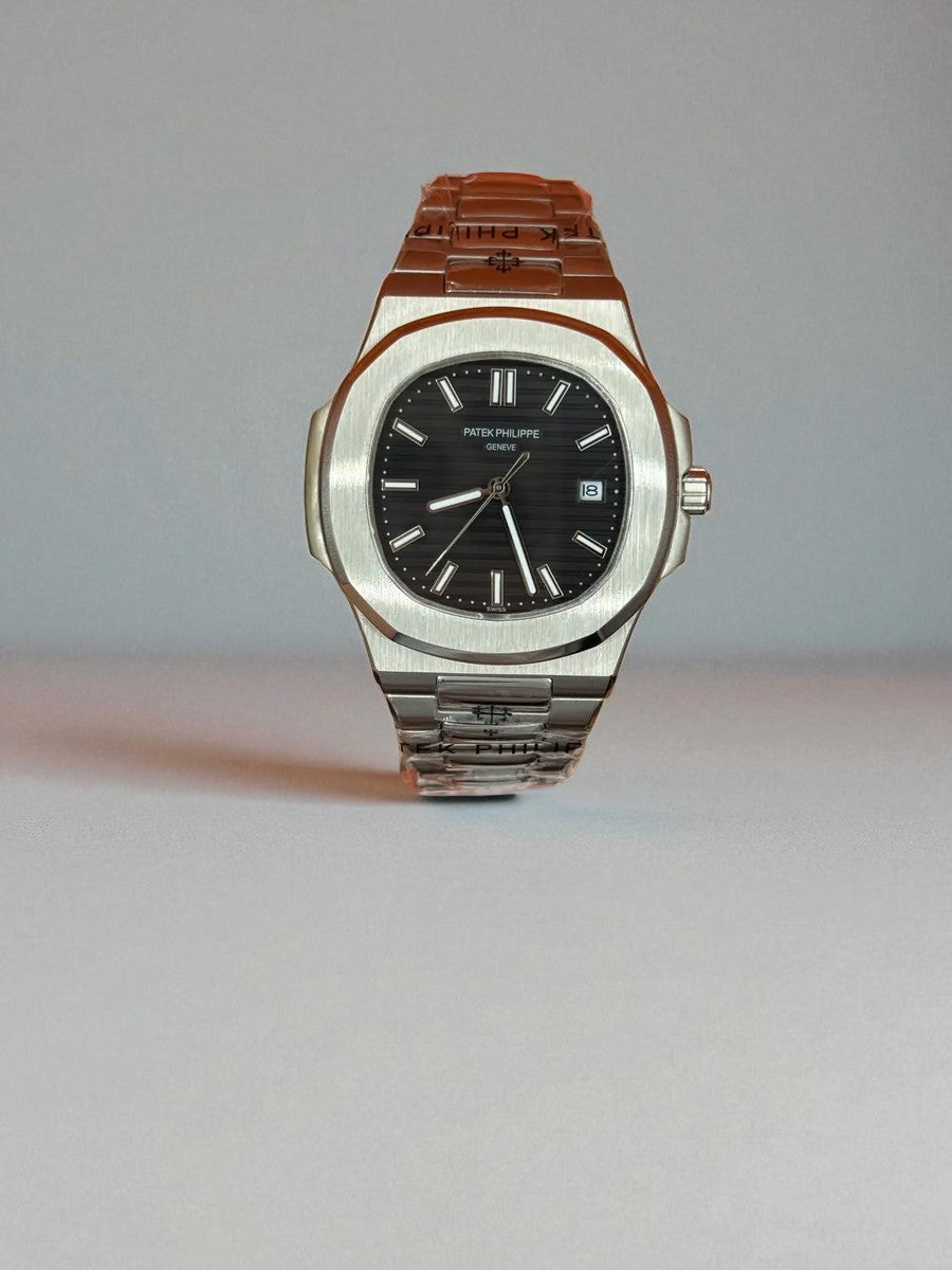 Patek Philippe Nautilus – Siyah Kadran, Paslanmaz Çelik Kasa ve Bilezik