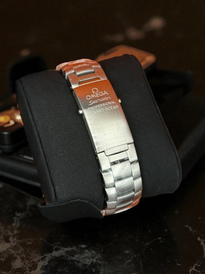 Omega Seamaster Planet Ocean 600M Co-Axial Master Chronometer Chronograph – Beyaz Kadran / Turuncu