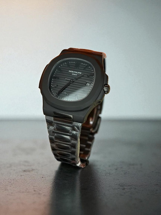 Patek Philippe Nautilus – Full Black (Siyah Kasa, Kadran ve Bilezik)