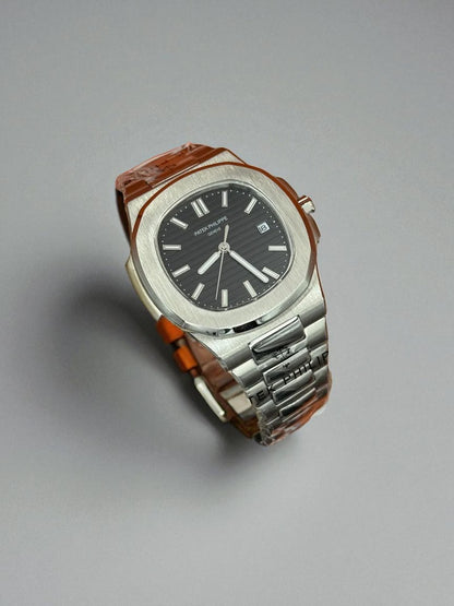 Patek Philippe Nautilus – Siyah Kadran, Paslanmaz Çelik Kasa ve Bilezik