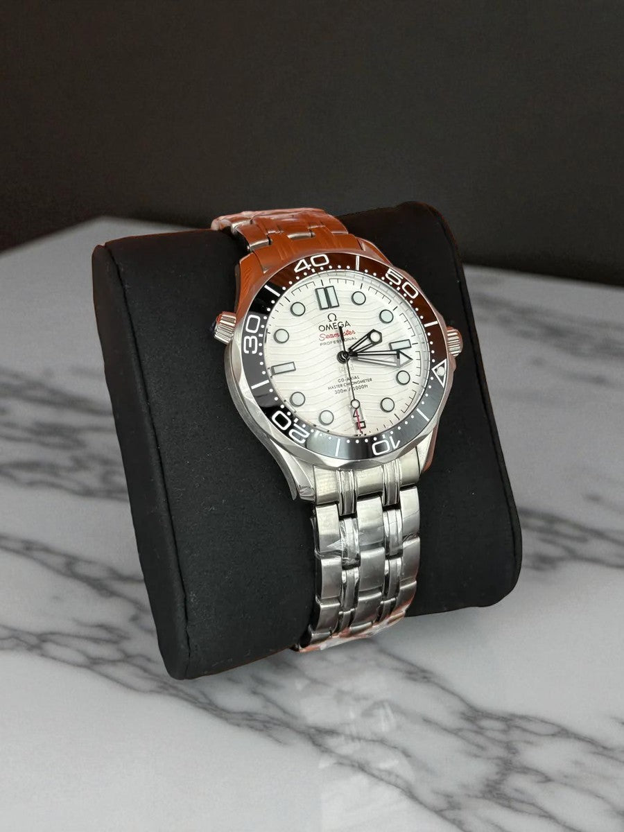 Omega Seamaster Diver 300M Co-Axial Master Chronometer 42 mm – Beyaz Kadran