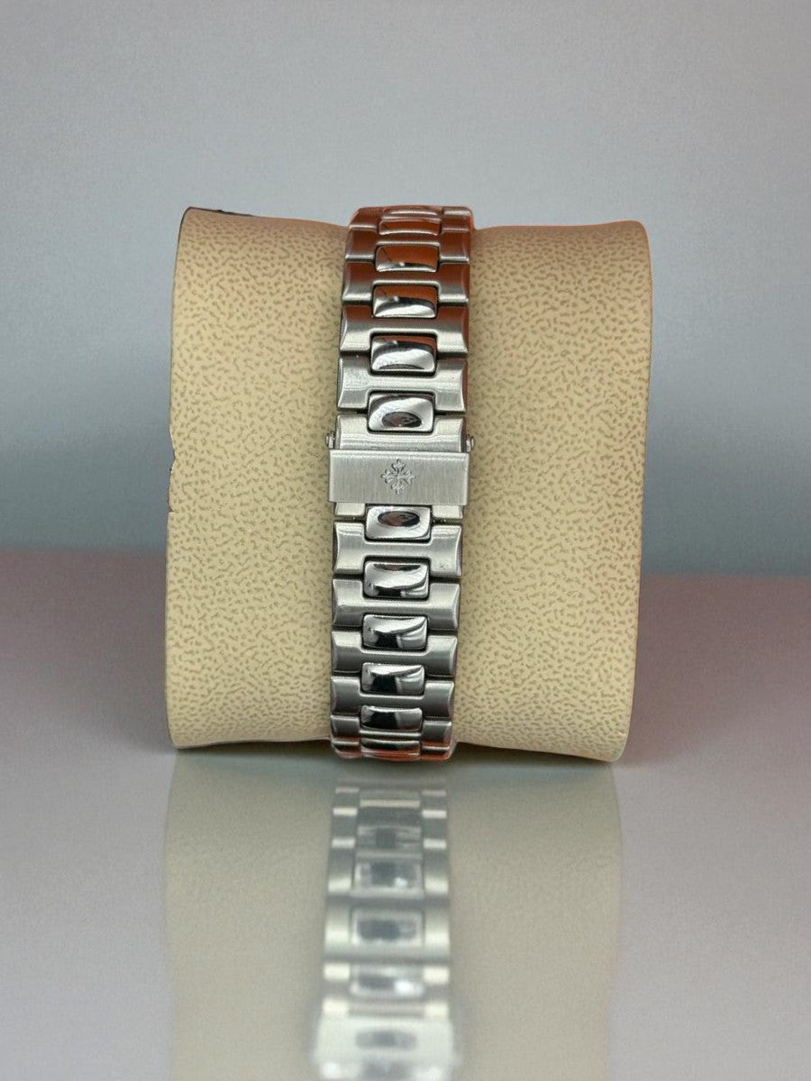 Patek Philippe Nautilus – Siyah Kadran, Paslanmaz Çelik Kasa ve Bilezik