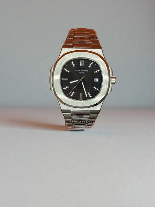 Patek Philippe Nautilus – Siyah Kadran, Paslanmaz Çelik Kasa ve Bilezik